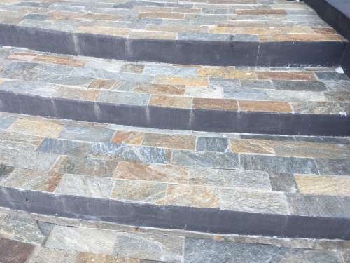 Плитка из Златолита Уральского для лестницы купить в Добрянке