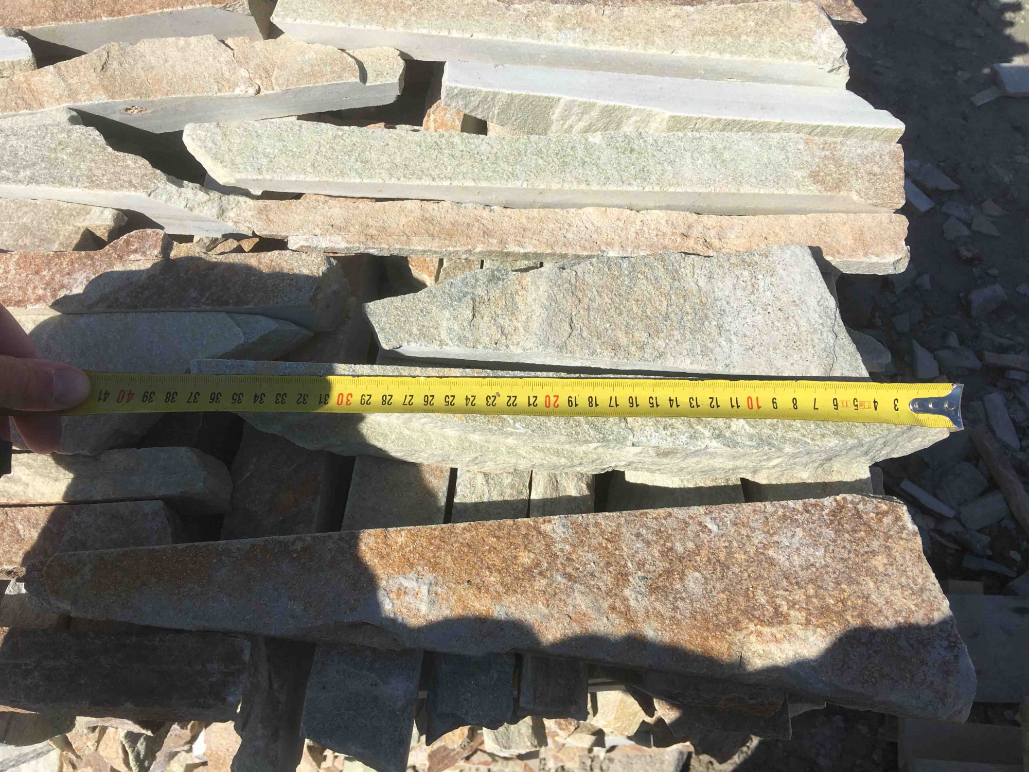 Горбушка златолит золотистый для облицовки купить в Добрянке