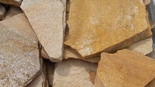 Плитняк златолит жёлтый для цоколя купить в Добрянке