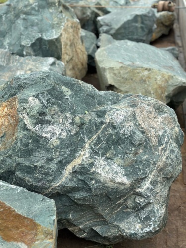 Камни для ландшафтного дизайна зелёные 10-60 килограмм купить в Добрянке