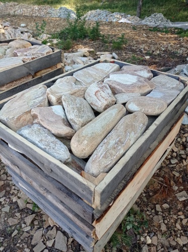 Златолит жёлтый, жёлто-зелёный глыбки и валуны для ланшафтного дизайна купить в Добрянке