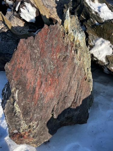 Ландшафтные глыбы красно-фиолетовые 200-1000 килограмм купить в Добрянке