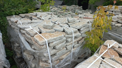 Гранитный плитняк галтованный для парковки купить в Добрянке