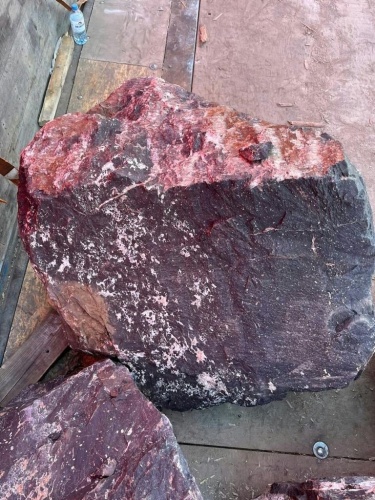 Камни для ландшафтного дизайна красно-фиолетовые 10-60 килограмм купить в Добрянке