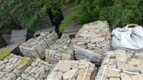 Гранитный плитняк галтованный для парковки купить в Добрянке