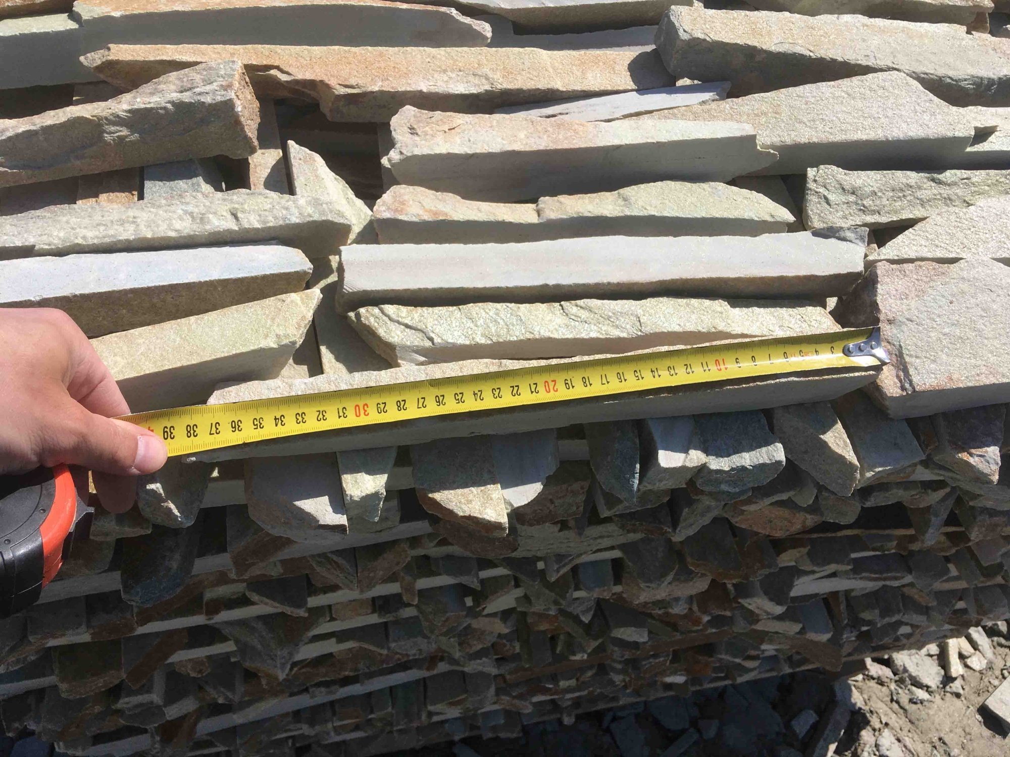 Горбушка златолит золотистый для облицовки купить в Добрянке