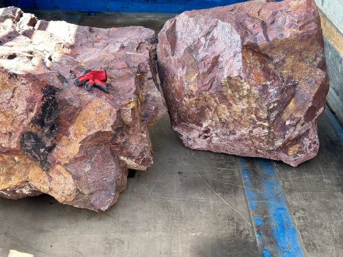 Ландшафтные глыбы красно-фиолетовые 200-1000 килограмм купить в Добрянке