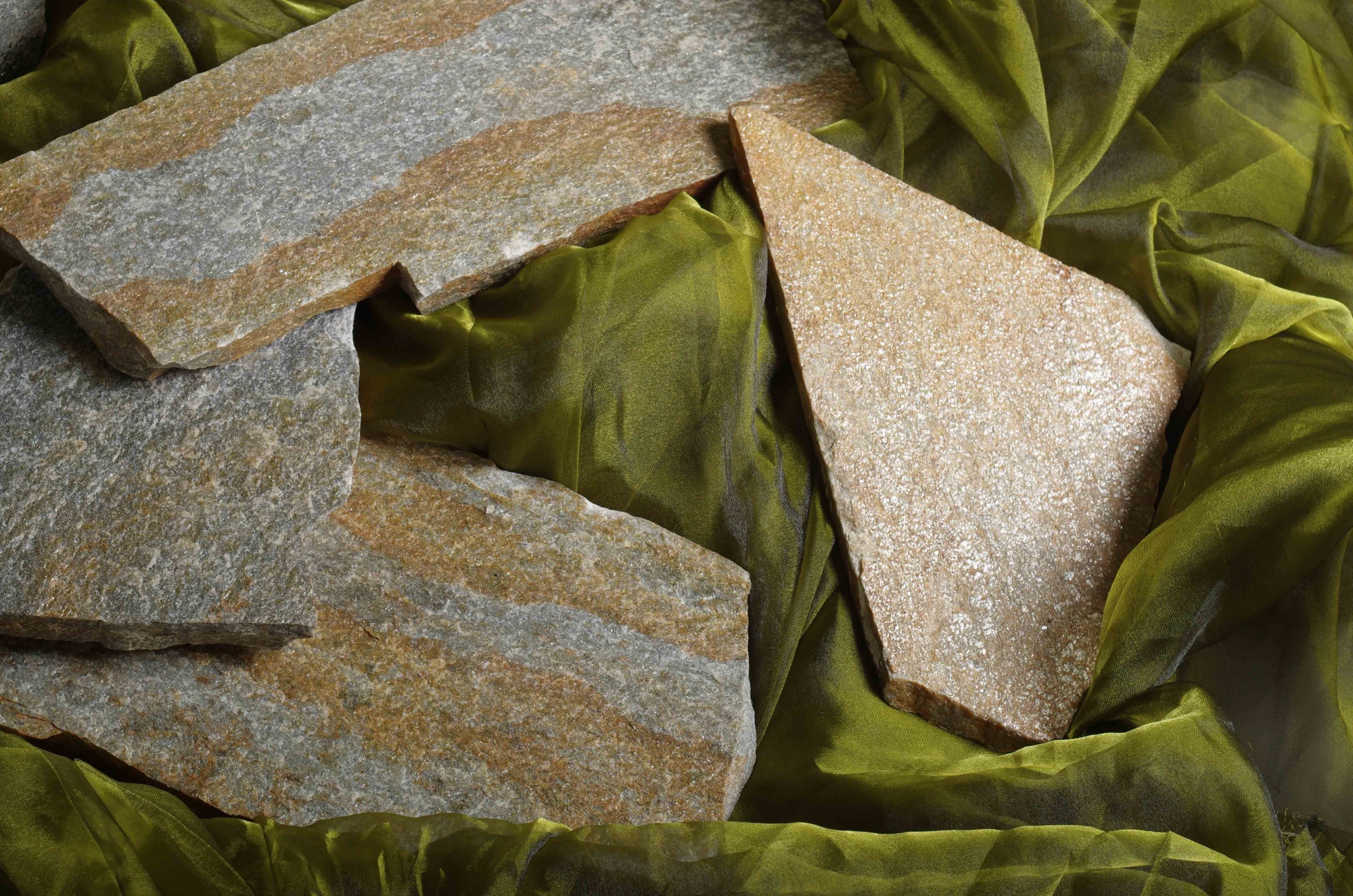 Плитняк златолит Уральский  для фасада купить в Добрянке