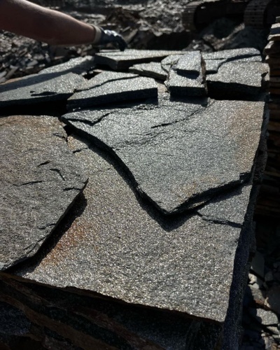 Плитняк златолит серебристый для фасада купить в Добрянке