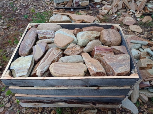 Златолит жёлтый, жёлто-зелёный глыбки и валуны для ланшафтного дизайна купить в Добрянке