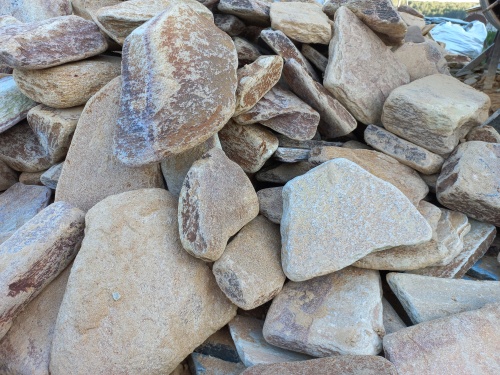 Златолит жёлтый, жёлто-зелёный глыбки и валуны для ланшафтного дизайна купить в Добрянке