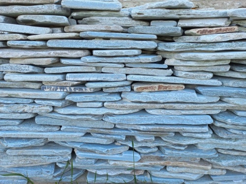 Плитняк златолит зелёный галтованный для цоколя купить в Добрянке