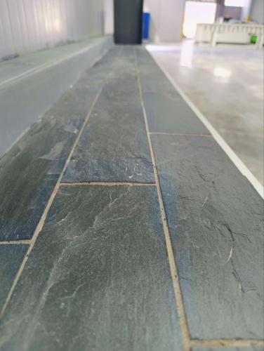 Плитка чёрная из натурального камня фасадная 30 см * 5 см, толщина 7 мм -30 мм купить в Добрянке