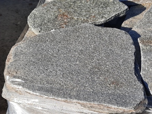 Златолит серебристый галтованный для лестниц купить в Добрянке